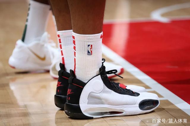 库里超远三分绝杀杜兰特24+10+7 勇士险胜太阳