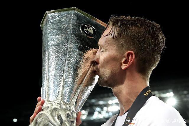 拉菲尼亚本赛季创造44次机会，五大联赛最多